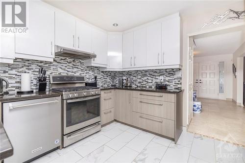72 Topley Crescent, Ottawa, ON - Indoor Photo Showing Kitchen With Upgraded Kitchen