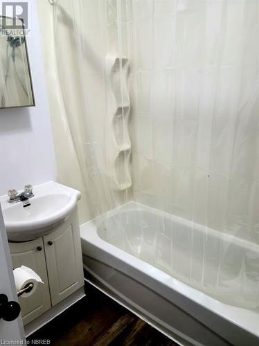 520 High Street, North Bay, ON - Indoor Photo Showing Bathroom