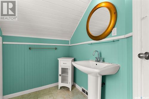 2160 Argyle Street, Regina, SK - Indoor Photo Showing Bathroom