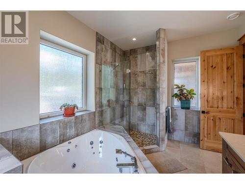 935 Eagle Place, Osoyoos, BC - Indoor Photo Showing Bathroom