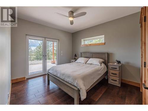 935 Eagle Place, Osoyoos, BC - Indoor Photo Showing Bedroom