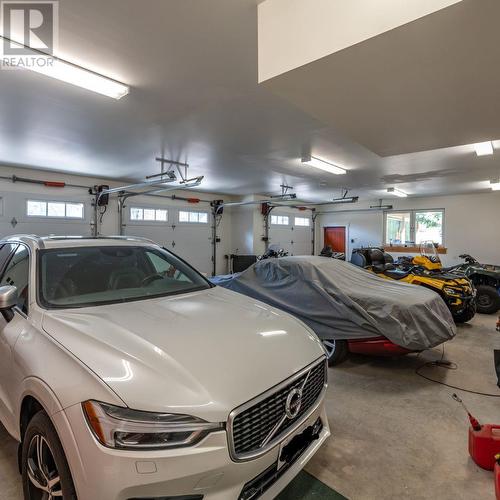 935 Eagle Place, Osoyoos, BC - Indoor Photo Showing Garage