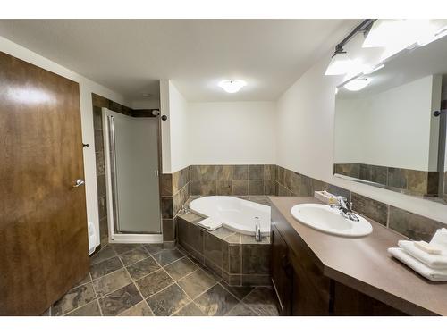 107 - 1545 Kicking Horse Trail, Golden, BC - Indoor Photo Showing Bathroom