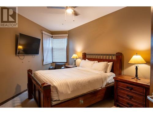 1545 Kicking Horse Trail Unit# 107, Golden, BC - Indoor Photo Showing Bedroom