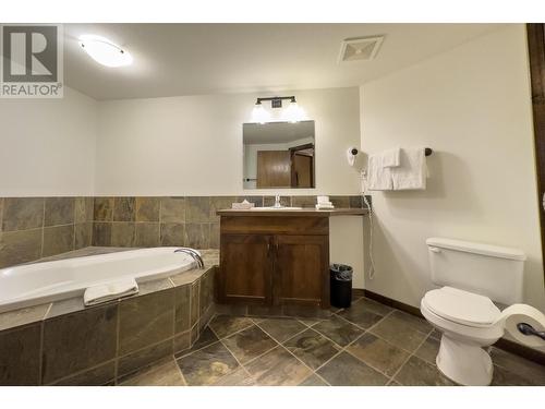 1545 Kicking Horse Trail Unit# 107, Golden, BC - Indoor Photo Showing Bathroom