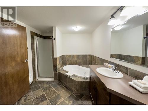 1545 Kicking Horse Trail Unit# 107, Golden, BC - Indoor Photo Showing Bathroom