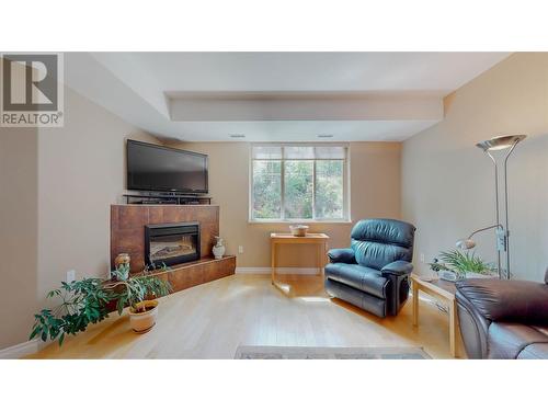 921 Spillway Road Unit# 202B, Oliver, BC - Indoor Photo Showing Living Room With Fireplace