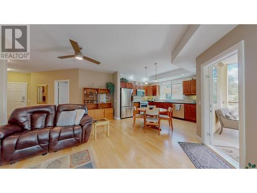 921 Spillway Road Unit# 202B, Oliver, BC - Indoor Photo Showing Living Room