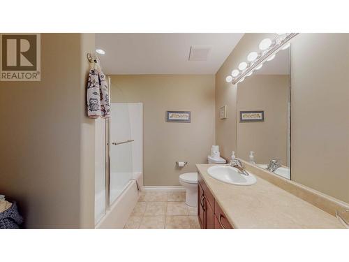921 Spillway Road Unit# 202B, Oliver, BC - Indoor Photo Showing Bathroom