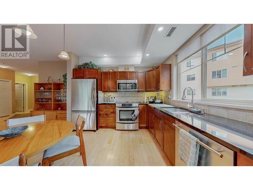 921 Spillway Road Unit# 202B, Oliver, BC - Indoor Photo Showing Kitchen