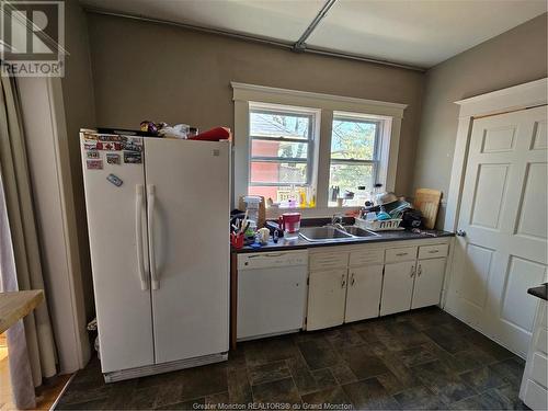 354 Cameron St, Moncton, NB - Indoor Photo Showing Kitchen With Double Sink