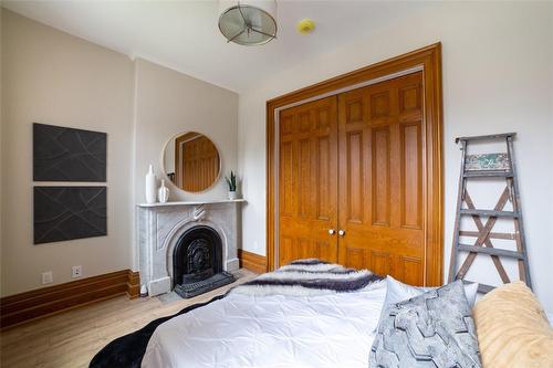 82 Victoria Avenue S, Hamilton, ON - Indoor Photo Showing Bedroom