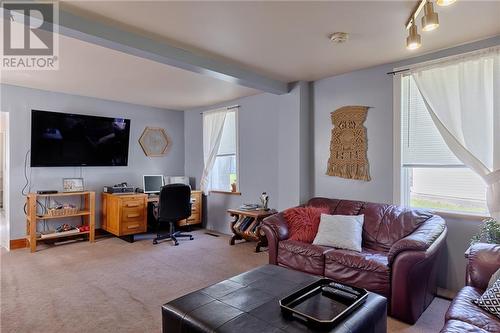 52 Queen Street, Renfrew, ON - Indoor Photo Showing Living Room