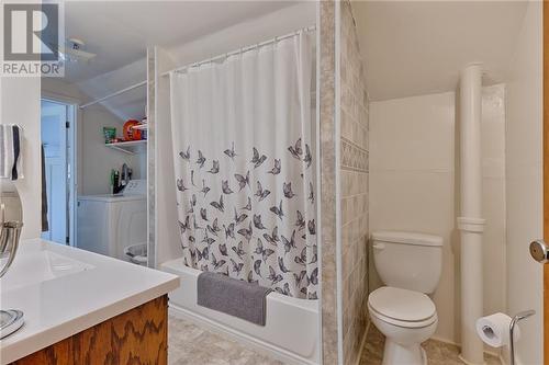 52 Queen Street, Renfrew, ON - Indoor Photo Showing Bathroom