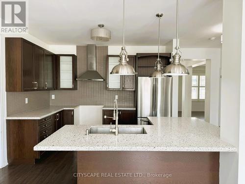 7646 Goldenrod Trail, Niagara Falls, ON - Indoor Photo Showing Kitchen With Upgraded Kitchen