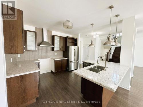 7646 Goldenrod Trail, Niagara Falls, ON - Indoor Photo Showing Kitchen With Double Sink With Upgraded Kitchen