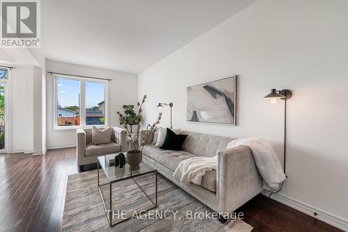 22 - 45 Seabreeze Crescent, Hamilton, ON - Indoor Photo Showing Living Room