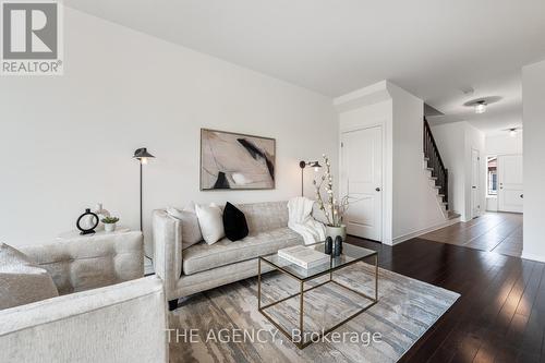 22 - 45 Seabreeze Crescent, Hamilton, ON - Indoor Photo Showing Living Room