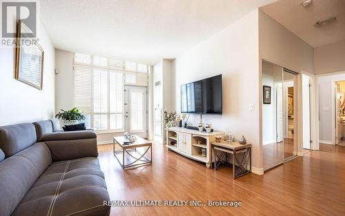 103 - 1403 Royal York Road, Toronto, ON - Indoor Photo Showing Living Room