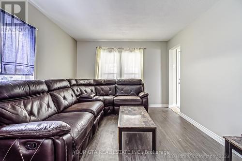 4699 Ryerson Crescent, Niagara Falls, ON - Indoor Photo Showing Living Room