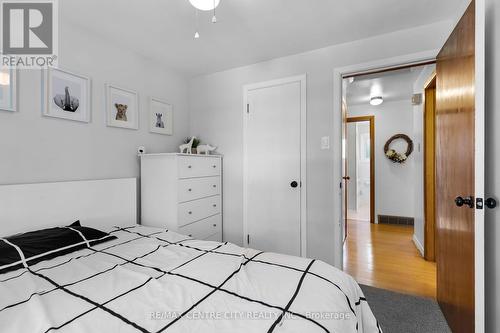 86 Honeysuckle Crescent, London, ON - Indoor Photo Showing Bedroom
