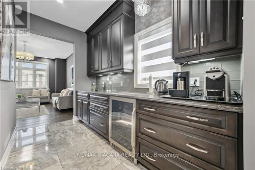 255 Colbeck Drive, Welland, ON - Indoor Photo Showing Kitchen With Upgraded Kitchen