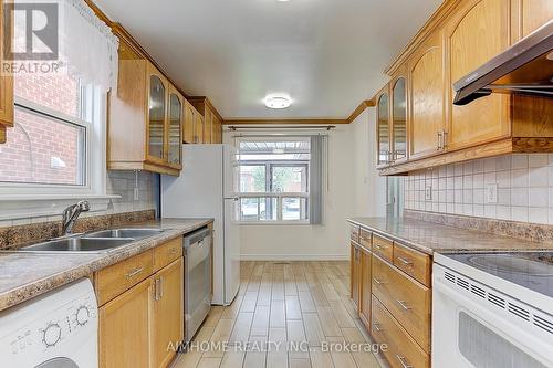 4401 Curia Crescent, Mississauga, ON - Indoor Photo Showing Kitchen With Double Sink