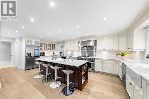 2174 Burbank Drive, Mississauga, ON - Indoor Photo Showing Kitchen With Upgraded Kitchen