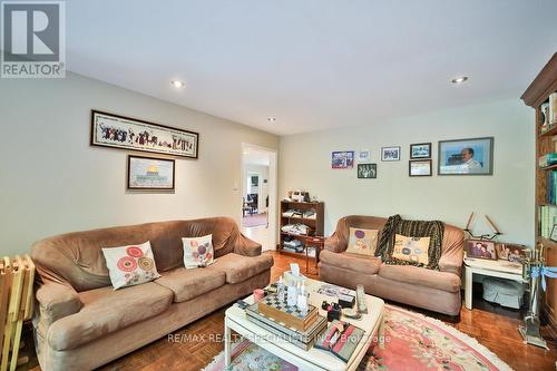 1106 Fieldstone Circle, Oakville, ON - Indoor Photo Showing Living Room