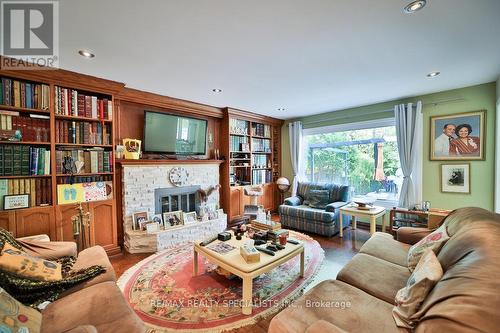 1106 Fieldstone Circle, Oakville, ON - Indoor Photo Showing Living Room With Fireplace