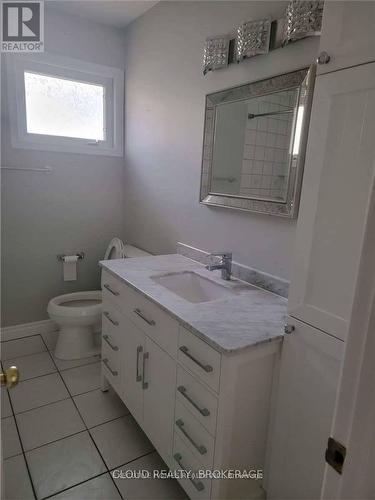 539 Swann Drive, Oakville, ON - Indoor Photo Showing Bathroom