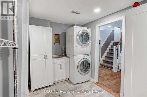 539 Swann Drive, Oakville, ON - Indoor Photo Showing Laundry Room