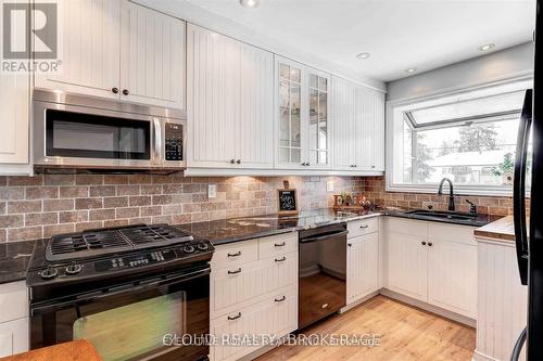 539 Swann Drive, Oakville, ON - Indoor Photo Showing Kitchen With Upgraded Kitchen