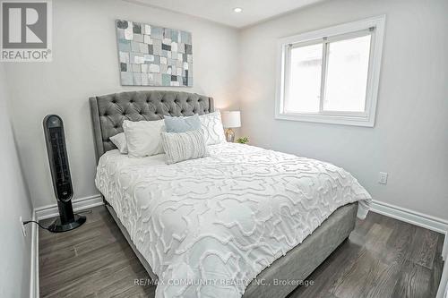 3219 Country Lane, Whitby, ON - Indoor Photo Showing Bedroom