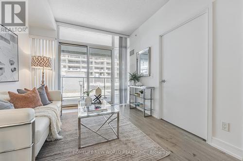 250 - 621 Sheppard Avenue E, Toronto, ON - Indoor Photo Showing Living Room