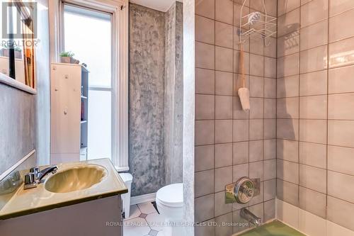 11 Northcote Avenue, Toronto, ON - Indoor Photo Showing Bathroom