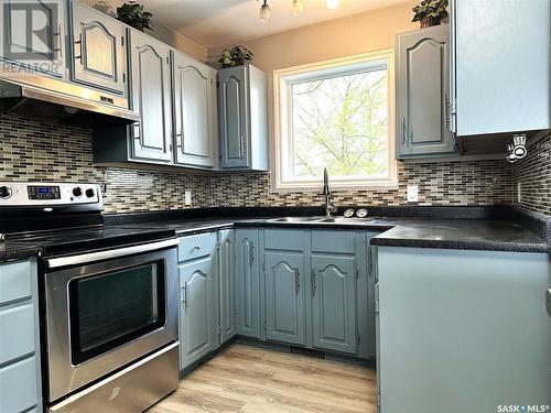 508 3Rd Street, Humboldt, SK - Indoor Photo Showing Kitchen With Double Sink