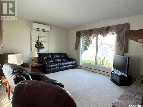 48 Vanier Drive, Melville, SK - Indoor Photo Showing Living Room