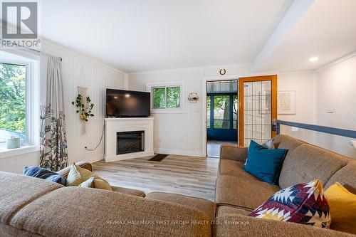 4059 Mabels Road, Scugog, ON - Indoor Photo Showing Living Room