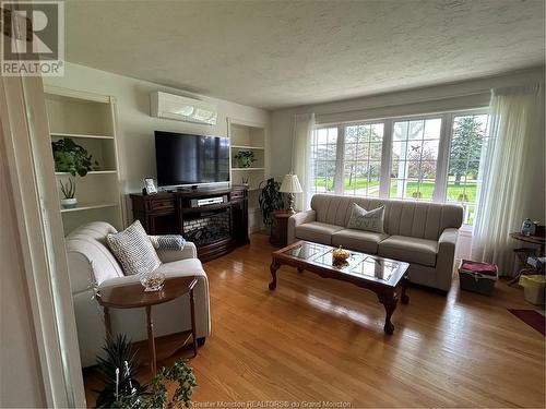 16 Gould Beach Rd, Shediac, NB - Indoor Photo Showing Living Room