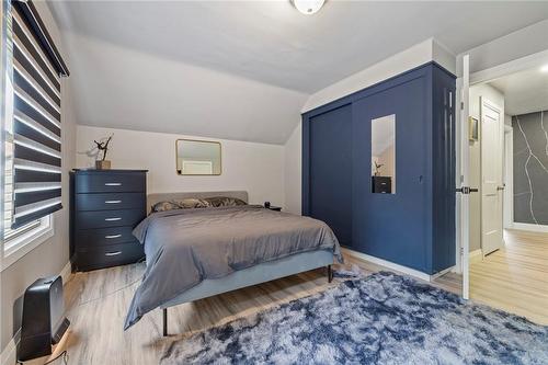 377 Book Road, Grimsby, ON - Indoor Photo Showing Bedroom