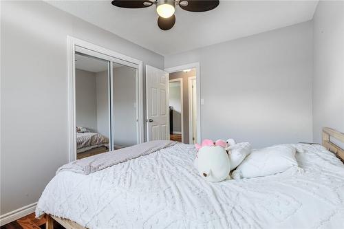 40 Queenslea Drive, Hamilton, ON - Indoor Photo Showing Bedroom