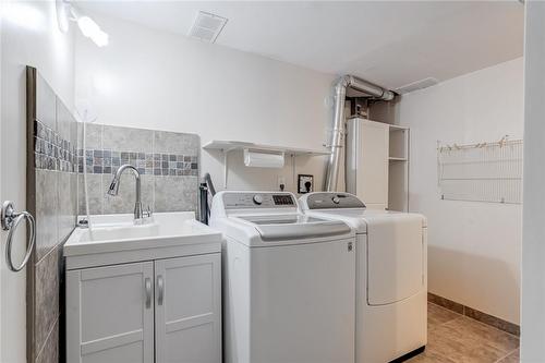 40 Queenslea Drive, Hamilton, ON - Indoor Photo Showing Laundry Room