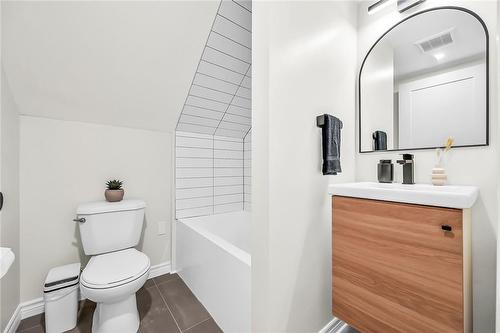 279 Province Street S, Hamilton, ON - Indoor Photo Showing Bathroom