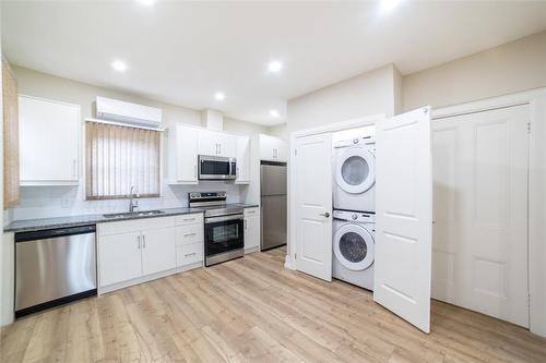 82 Victoria Avenue S, Hamilton, ON - Indoor Photo Showing Laundry Room