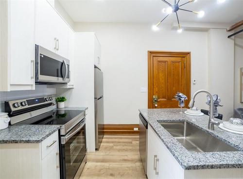 82 Victoria Avenue S, Hamilton, ON - Indoor Photo Showing Kitchen With Stainless Steel Kitchen