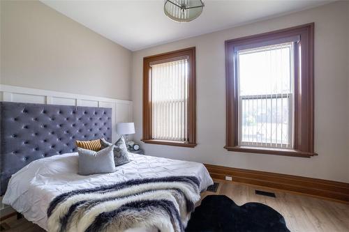 82 Victoria Avenue S, Hamilton, ON - Indoor Photo Showing Bedroom