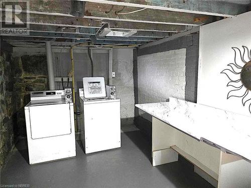 Common coin laundry - 488 Main Street, Powassan, ON - Indoor Photo Showing Laundry Room