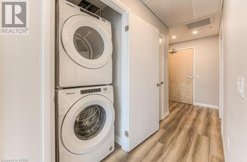 60 Charles Street W Unit# 2610, Kitchener, ON - Indoor Photo Showing Laundry Room