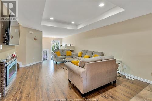 11948 Boulder Crescent, Windsor, ON - Indoor Photo Showing Living Room